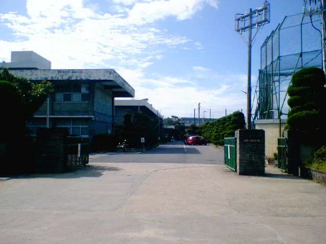 洲本高校の外観