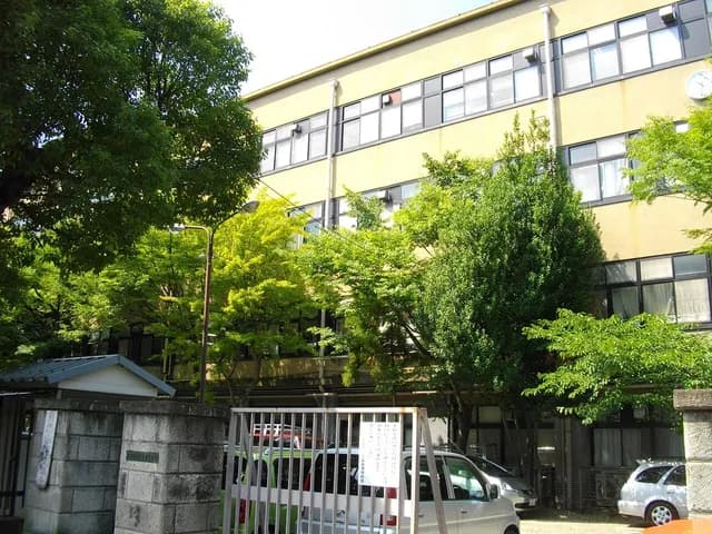 朱雀高校の外観