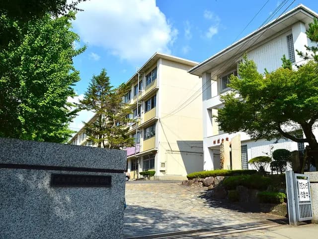 多治見高校の外観
