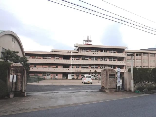 高梁城南高校の外観