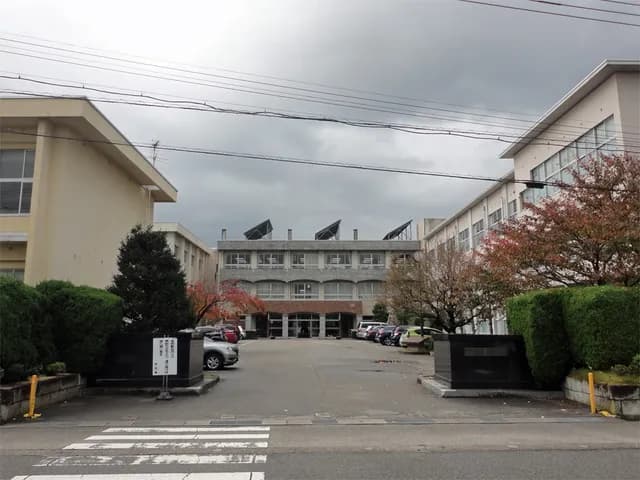 高岡南高校の外観