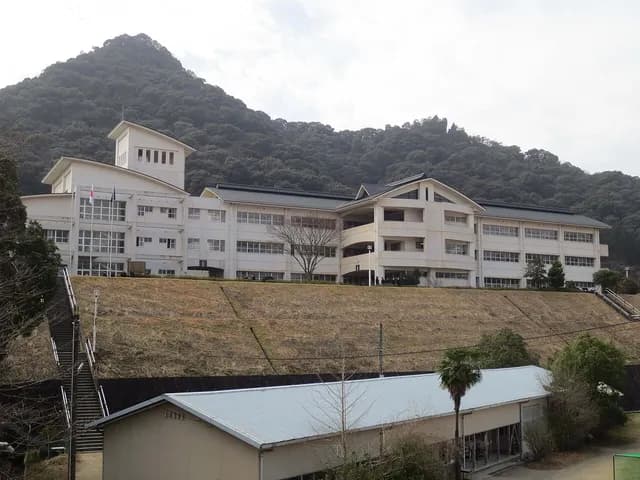 武雄高校の外観