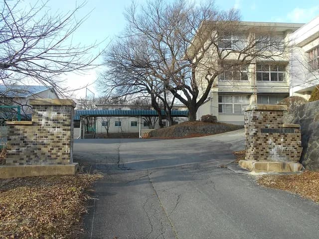 辰野高校の外観