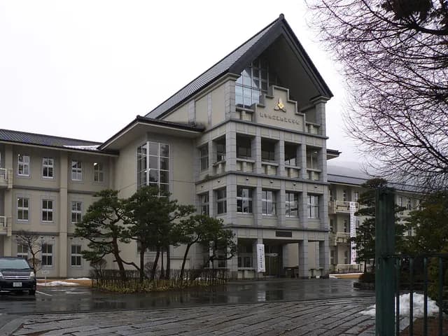 遠野高校の外観