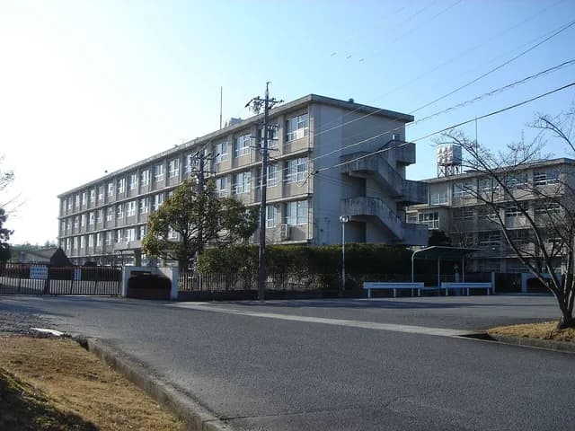 東濃フロンティア高校の外観
