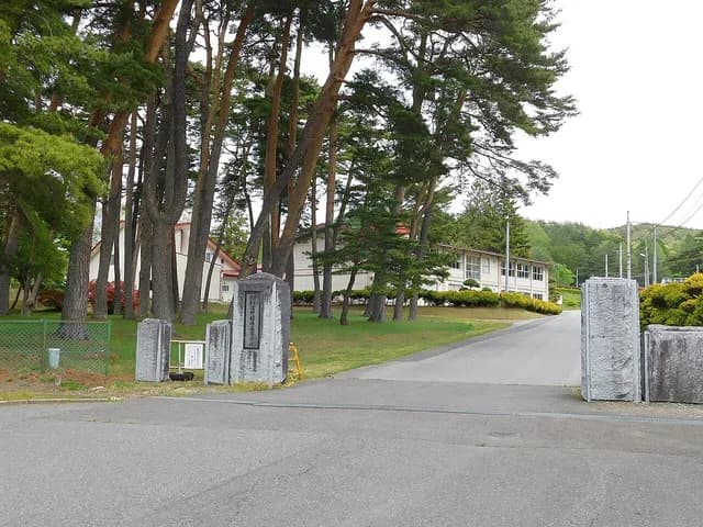 遠野緑峰高校の外観