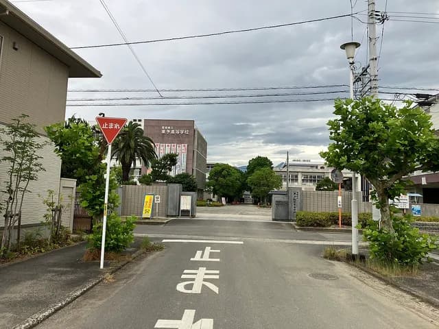 東予高校の外観