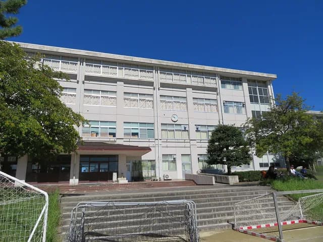 豊野高校の外観