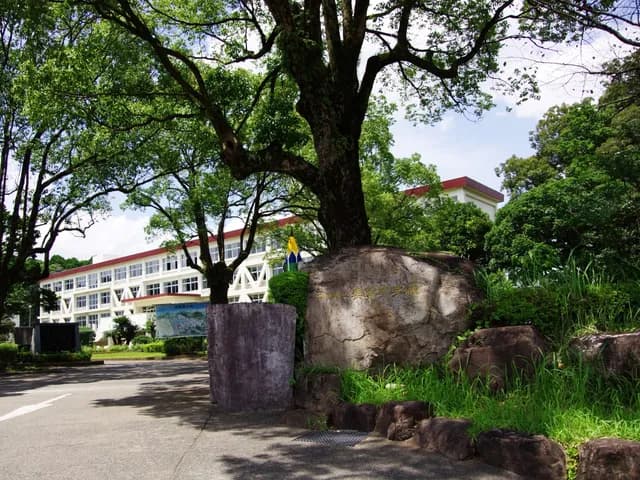 妻高校の外観