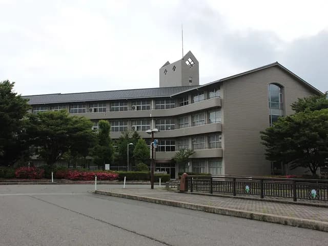 鶴来高校の外観