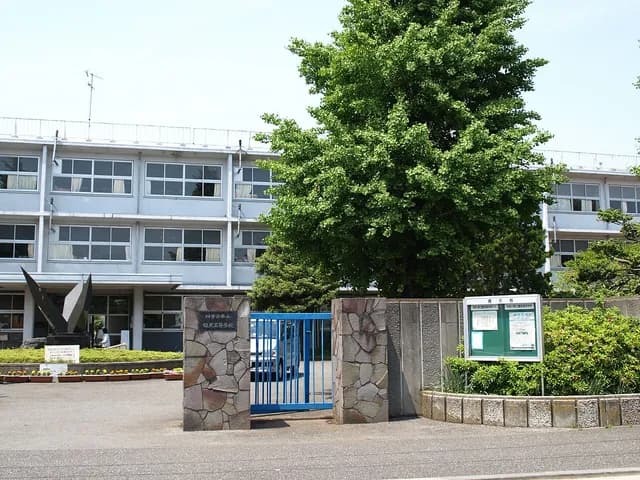 鶴見高校の外観
