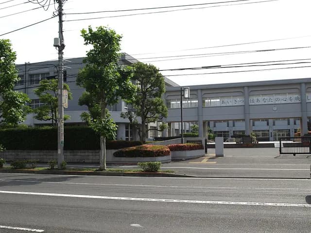 鶴見総合高校の外観