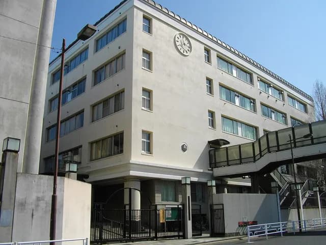 上野高校の外観