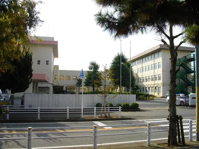 浦安高校の外観