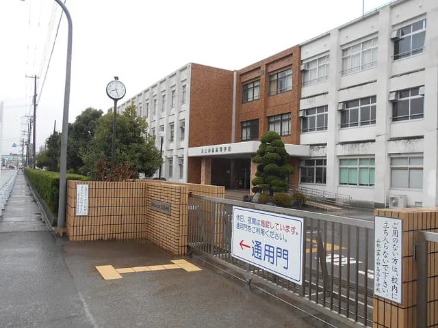 神島高校の外観