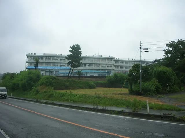 亘理高校の外観