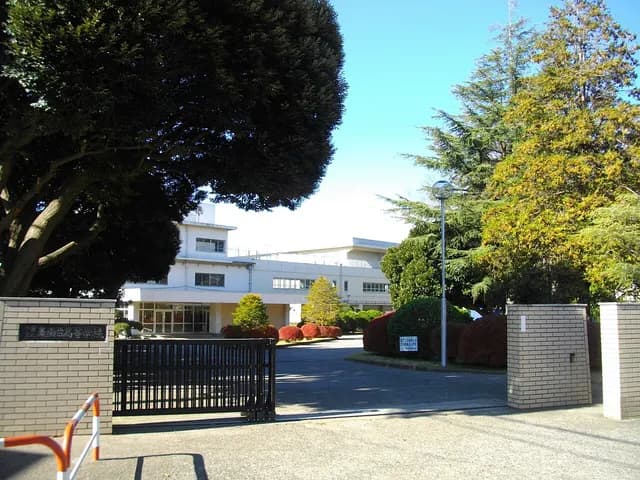 薬園台高校の外観