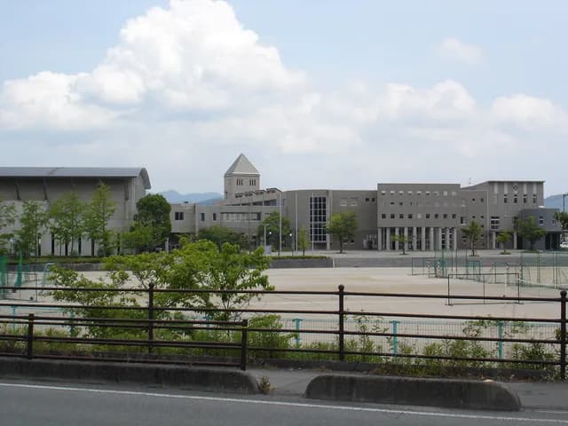 山口中央高校の外観