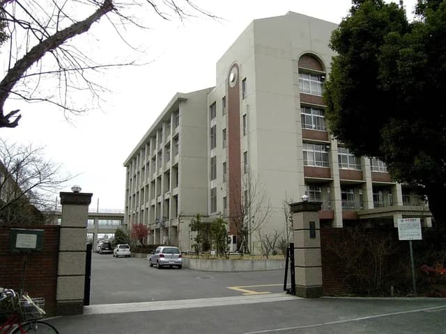 山本高校の外観