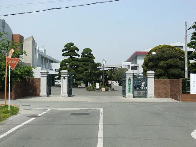 八女高校の外観