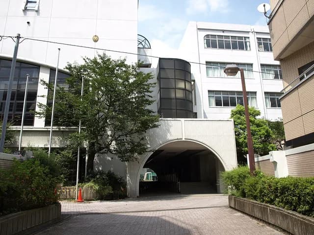八潮高校の外観