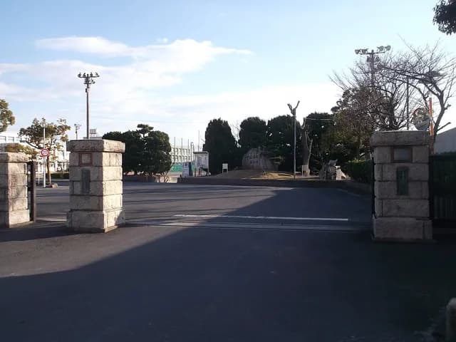 四日市工業高校の外観