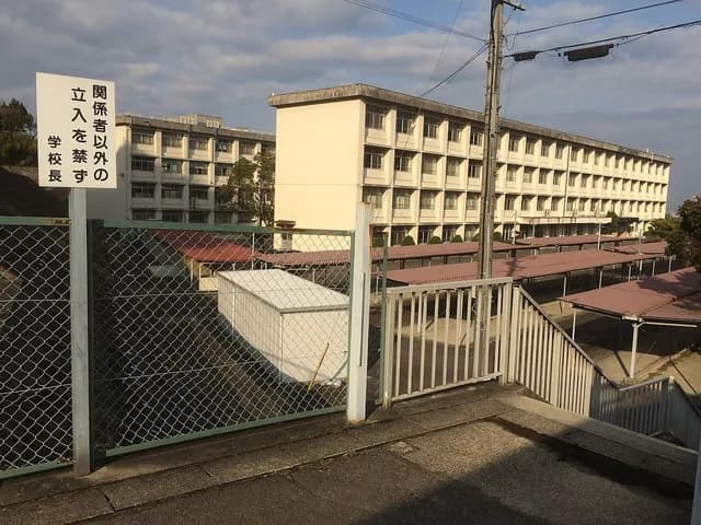 四日市四郷高校の外観