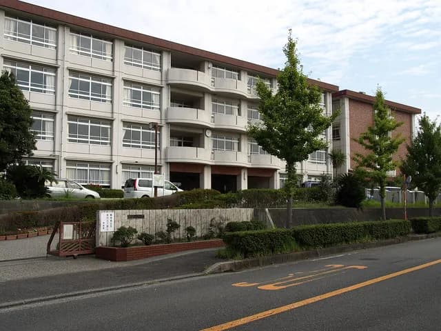 横浜氷取沢高校の外観