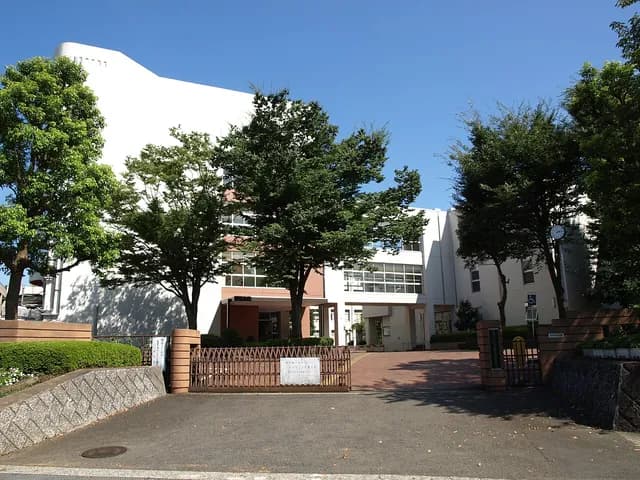 横浜修悠館高校の外観