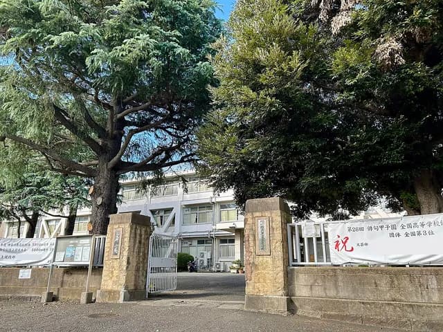 横浜翠嵐高校の外観