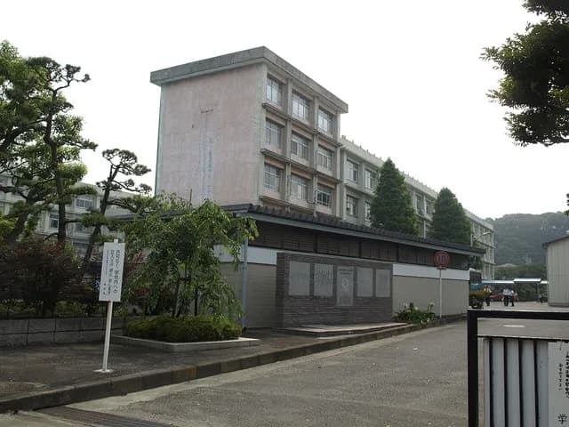 横須賀大津高校の外観