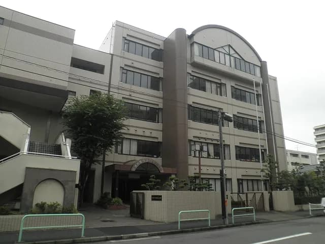 中央高校の外観