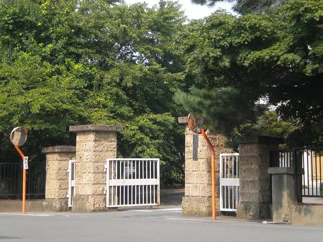 会津高校の外観