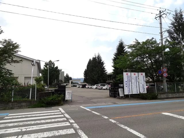 会津西陵高校の外観