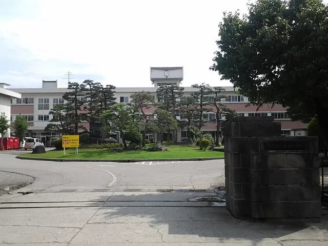 葵高校の外観
