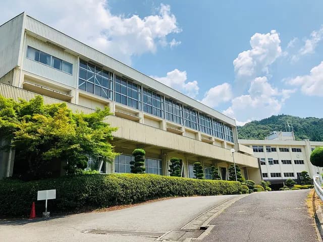 足助高校の外観