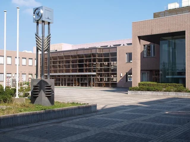 府中工科高校の外観
