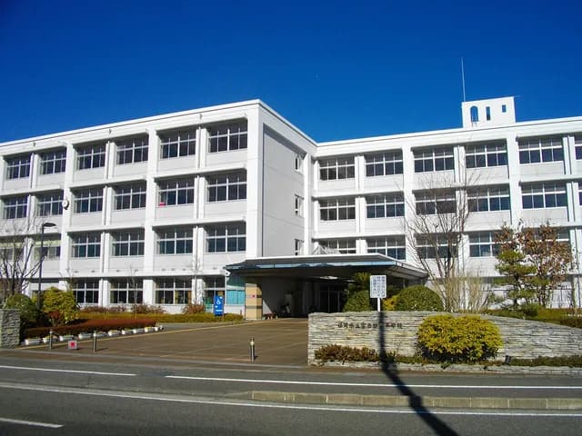 富岳館高校の外観