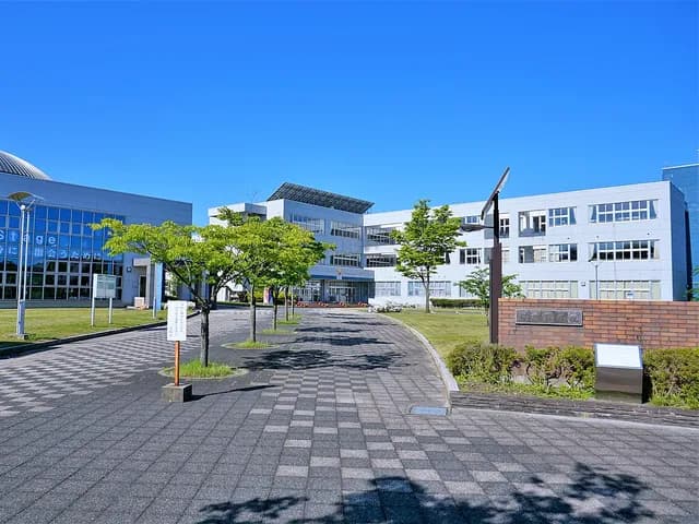 御所野学院高校の外観
