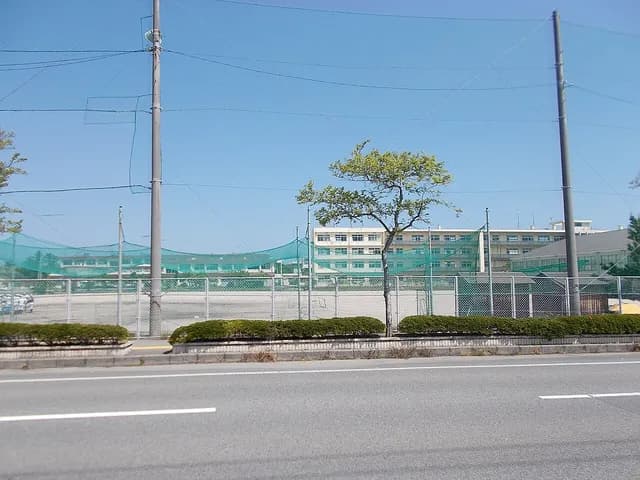 江津工業高校の外観