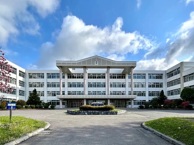 函館中部高校の外観
