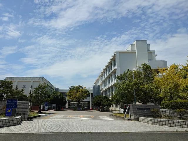 浜松湖南高校の外観