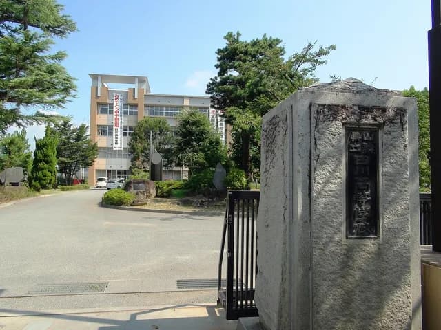 日川高校の外観