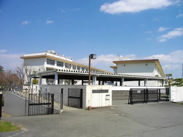 日野高校の外観