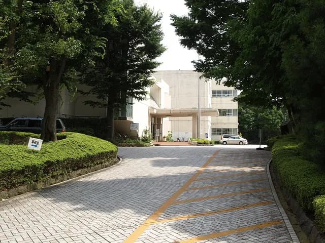 平塚中等教育学校の外観