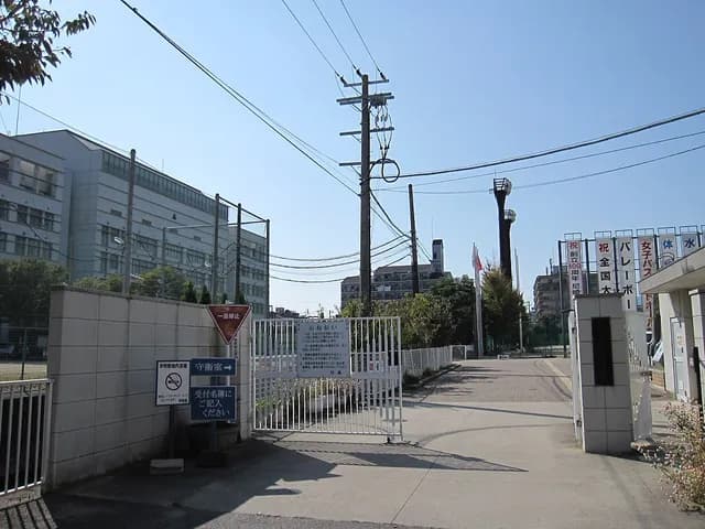 尼崎高校の外観