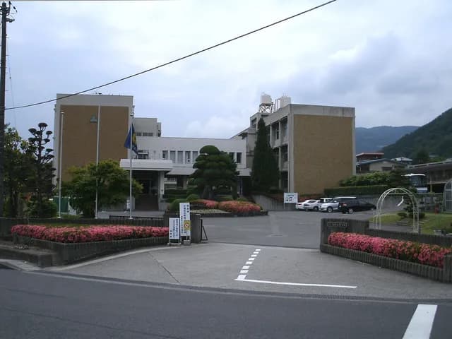 池田高校三好校の外観