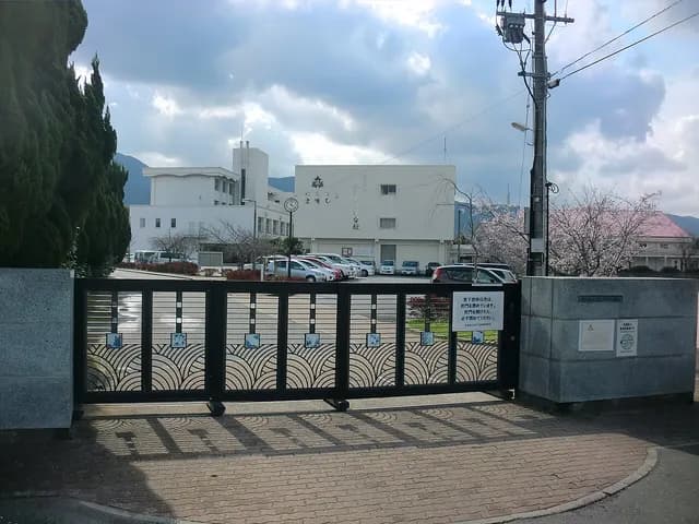 伊万里高校の外観