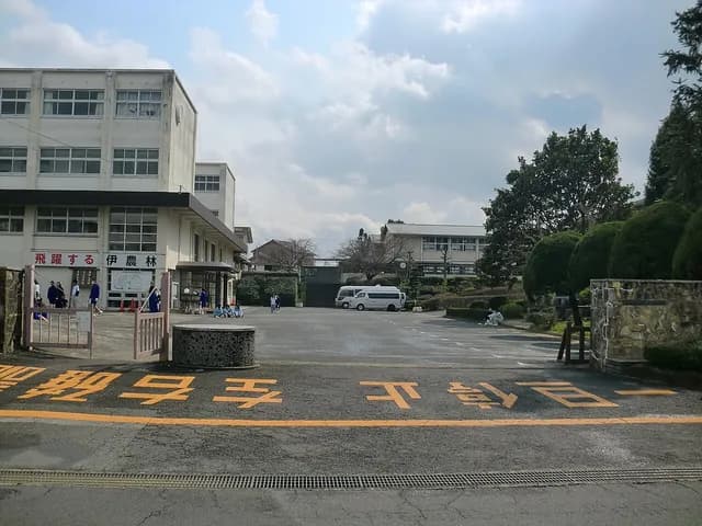 伊万里実業高校の外観