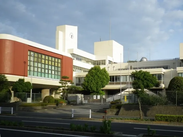 稲毛高校の外観